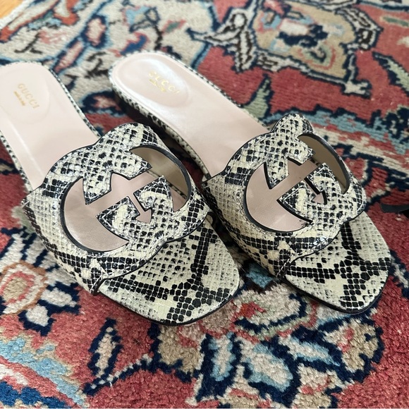 Gucci Women's Interlocking G cut-out slide sandal - Picture 4 of 4